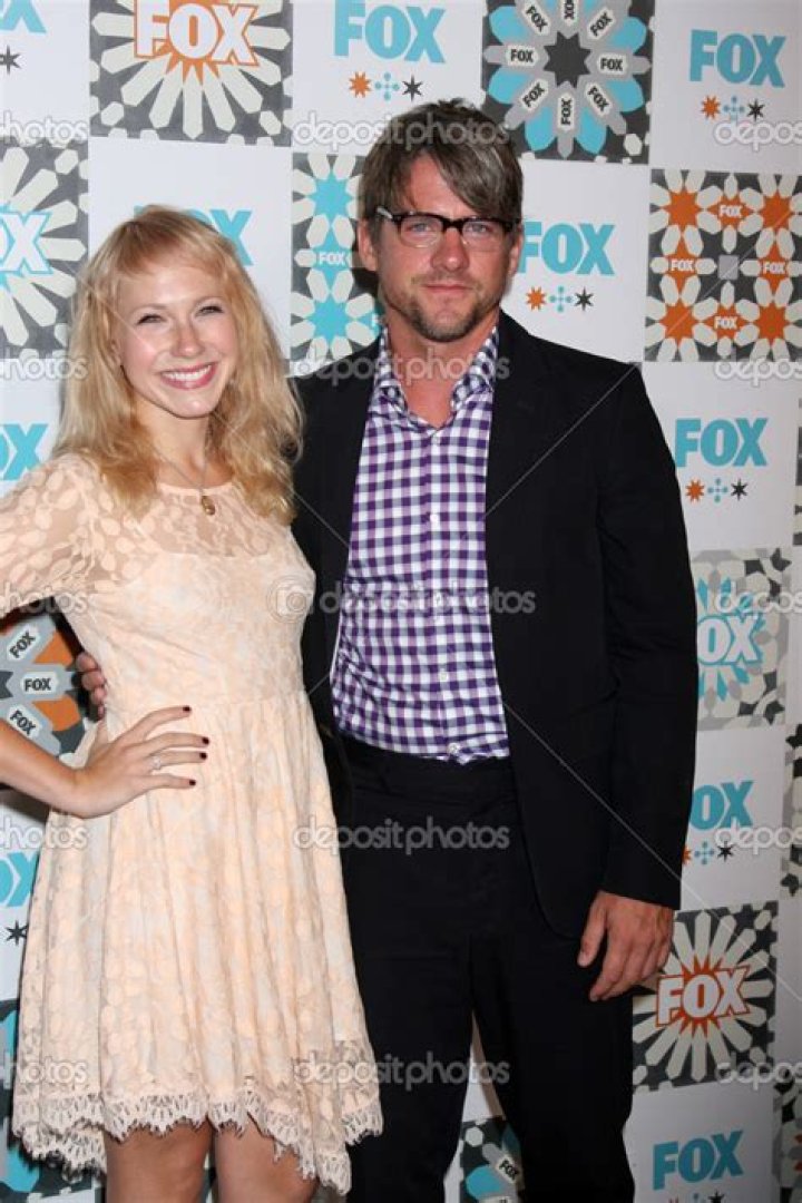 Betsy Phillips Bio, Wiki, Age, Height, Zachary Knighton’s Wife, Kids, Movies, and Net Worth