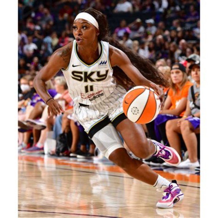 Dana Evans Height Salary: How Tall Is She?