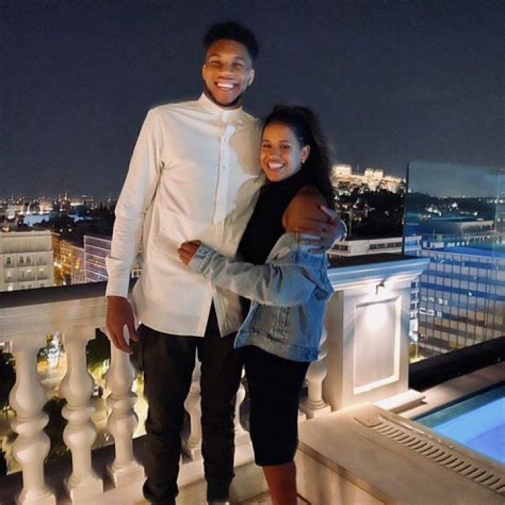 Giannis Antetokounmpo – Girlfriend, Salary & Parents