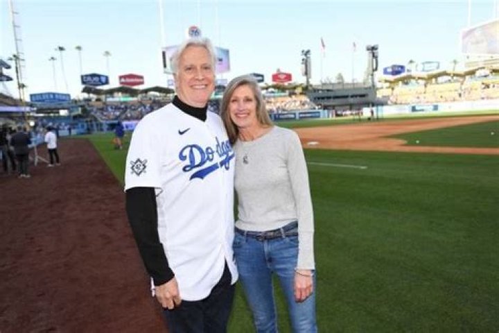 Is Mark Walter Dodgers owner married?