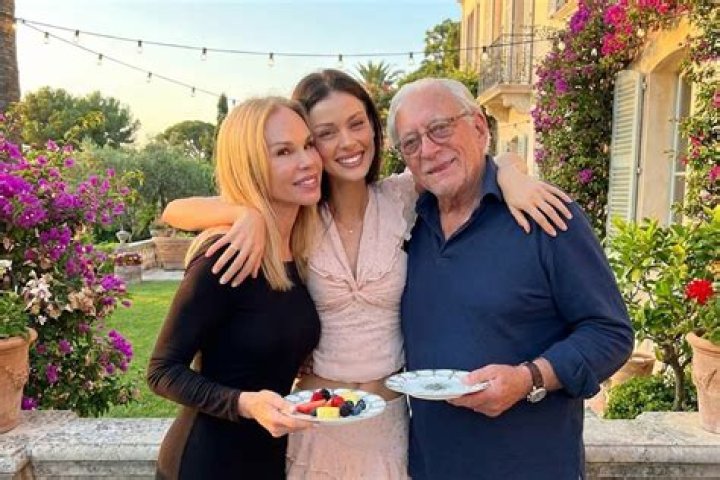 Martin Jones Age, Wiki, Biography, Wife, Children, Salary, Net Worth, Parents