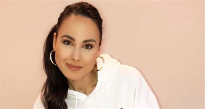 Meena Harris Wiki, Age, Husband, Daughters, Parents, Family, Biological Father, Adopted, Net Worth, Partner, Spouse, Instagram