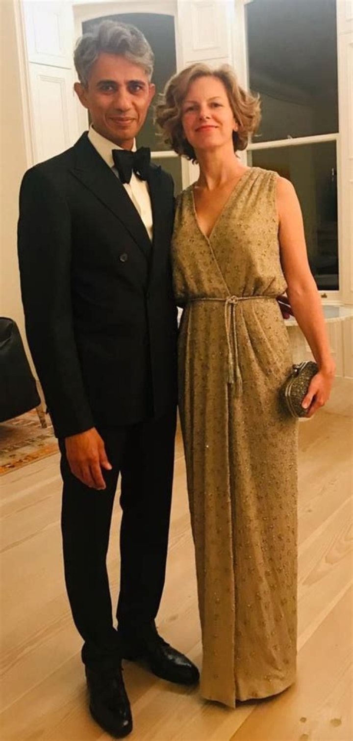 Sara Bronfman Husband Basit Igtet: Everything On Her Net Worth, Family and Married Life
